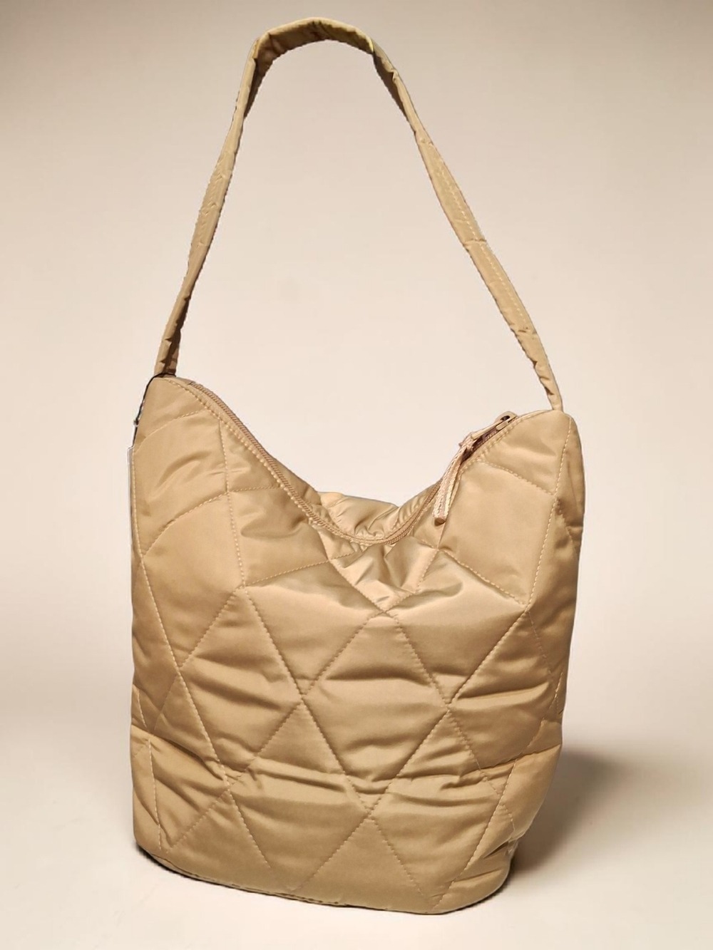 Vera Bradley Quilted Shoulder Bag in Beige NWT - Picture 2 of 9